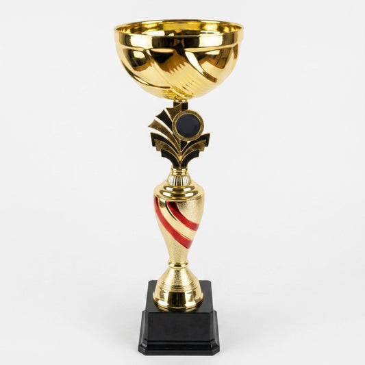 Copa Dorada con Detalles Rojos